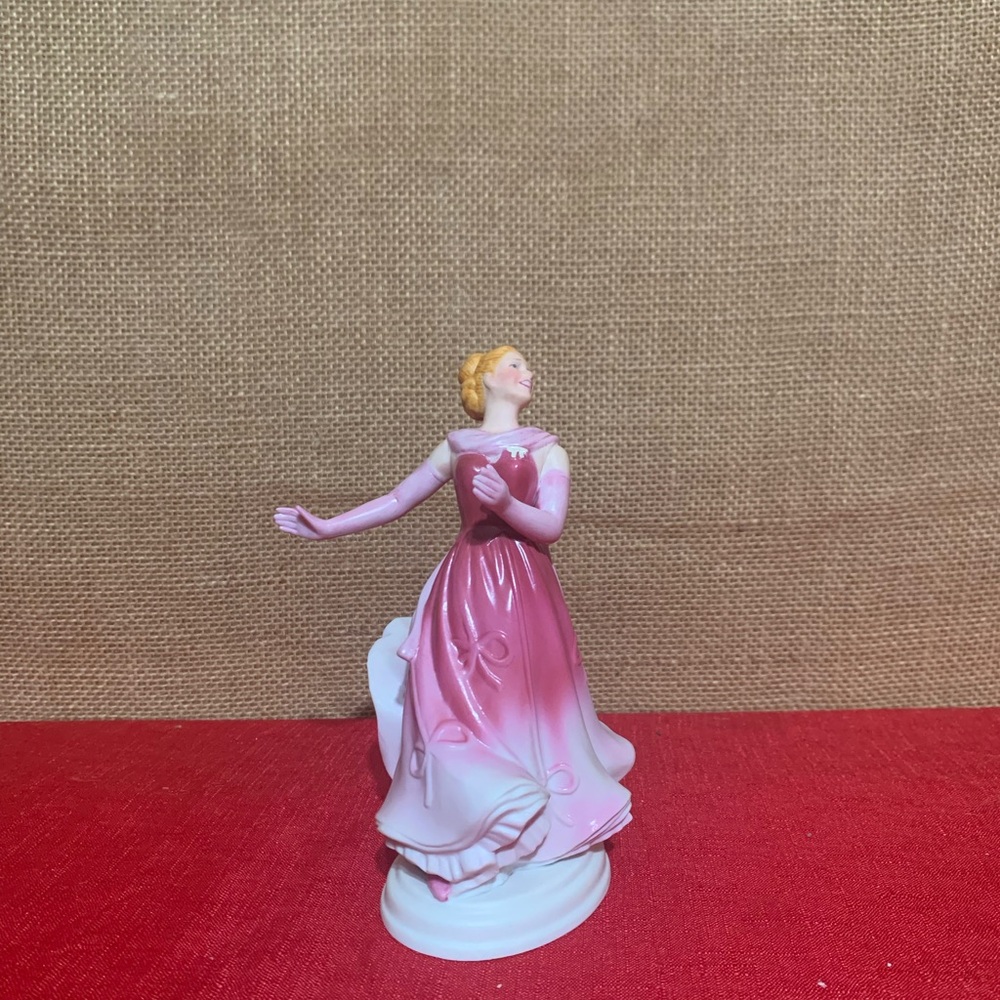 Avon Figurine Ginger Rogers as Dinah Barkley in "The Barkley of Broadway"
